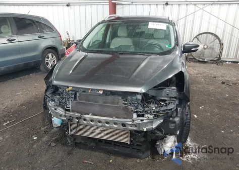2018 Ford Escape Titanium z USA, uszkodzony, nr VIN 1FMCU9J98JUA07433